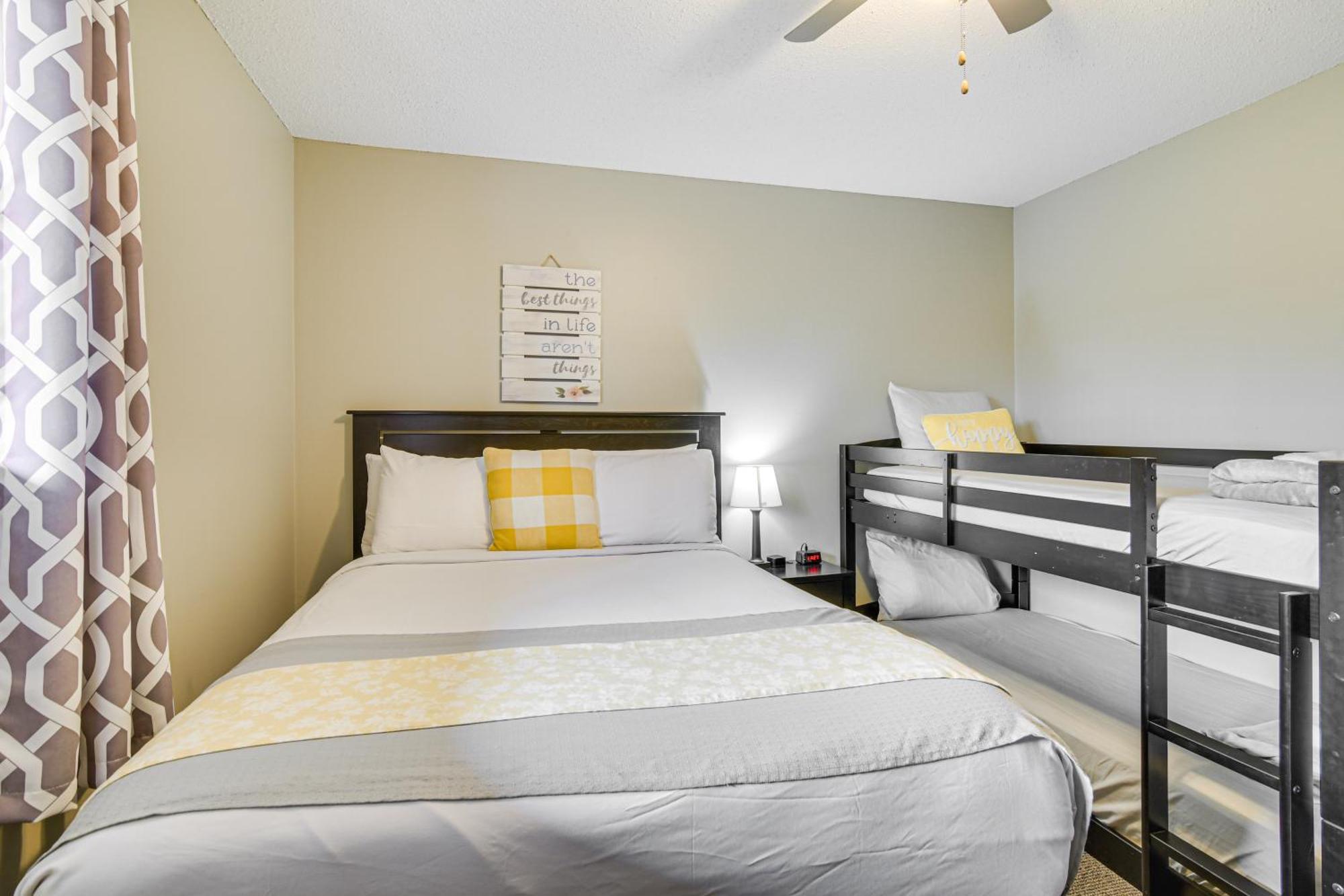 Inviting Branson West Condo With Pool Access Exterior photo